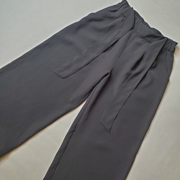 lululemon athletica Pants - Lululemon Women's Size 6 Noir Wide Leg Crop Black W6AYAS